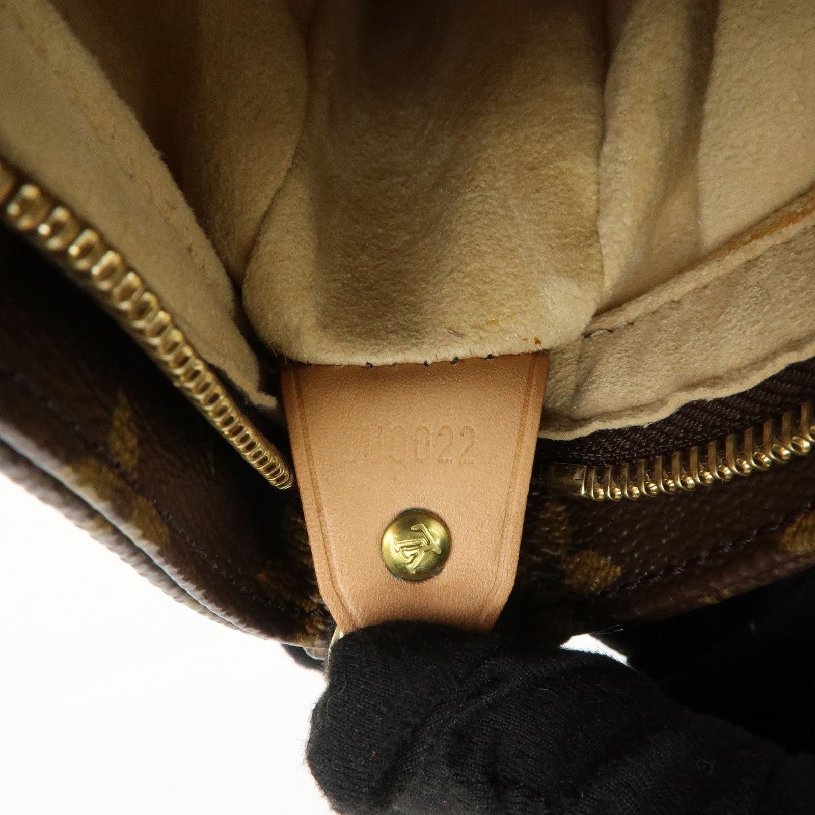 Louis Vuitton Louis Vuitton Monogram Looping GM Shoulder Bag Size ONE SIZE - 8 Thumbnail