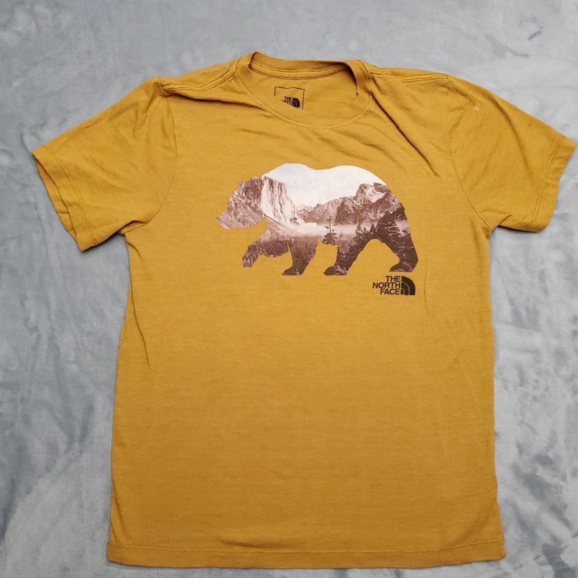 The North Face VINTAGE The North Face Shirt Womens Small Yellow Mountains Bear Cotton Blend Outdoor TEE Size S / US 4 / IT 40 - 2 Thumbnail