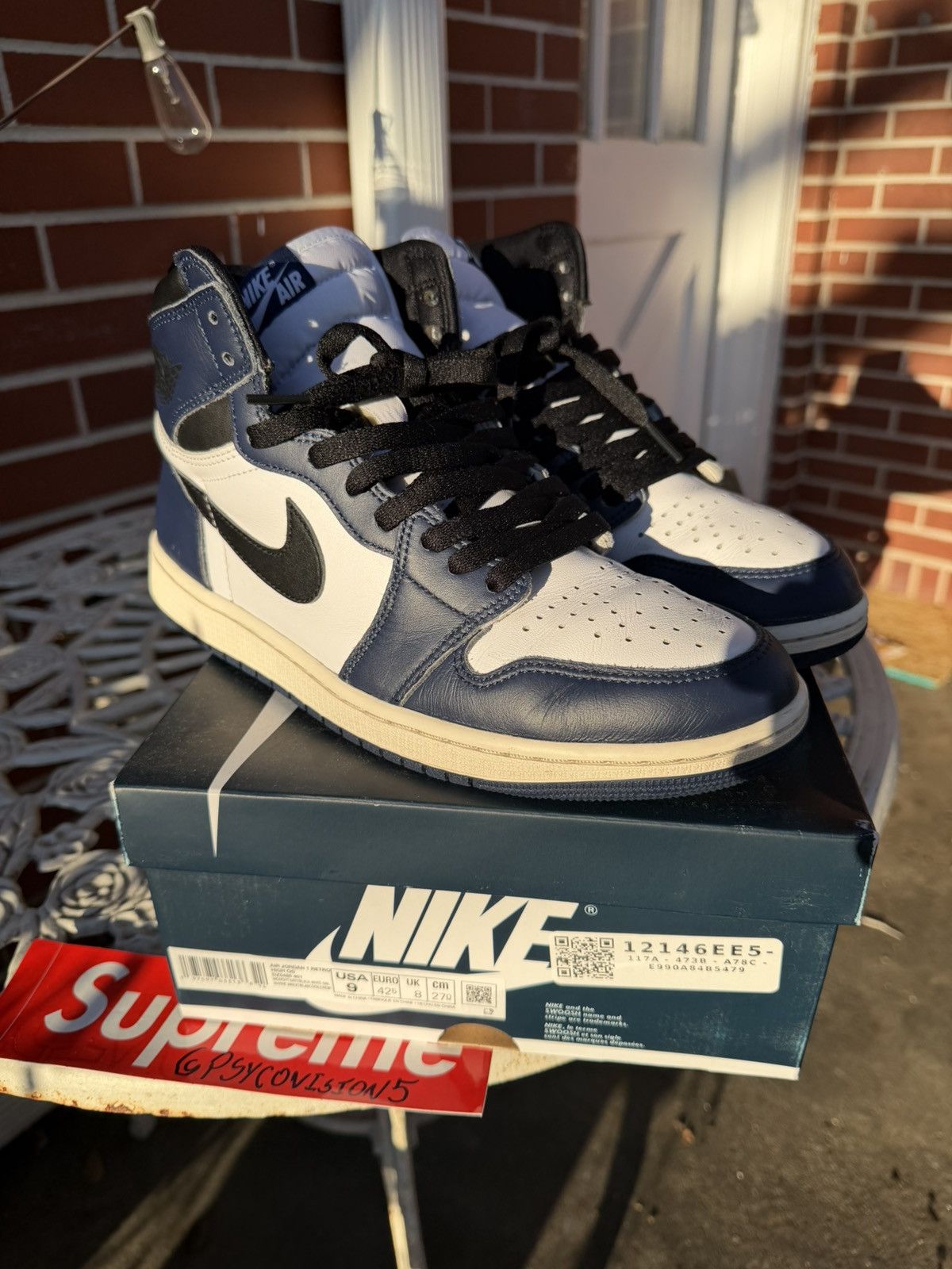 Jordan Brand Jordan 1 High OG Midnight Navy Size US 9 / EU 42 - 1 Thumbnail