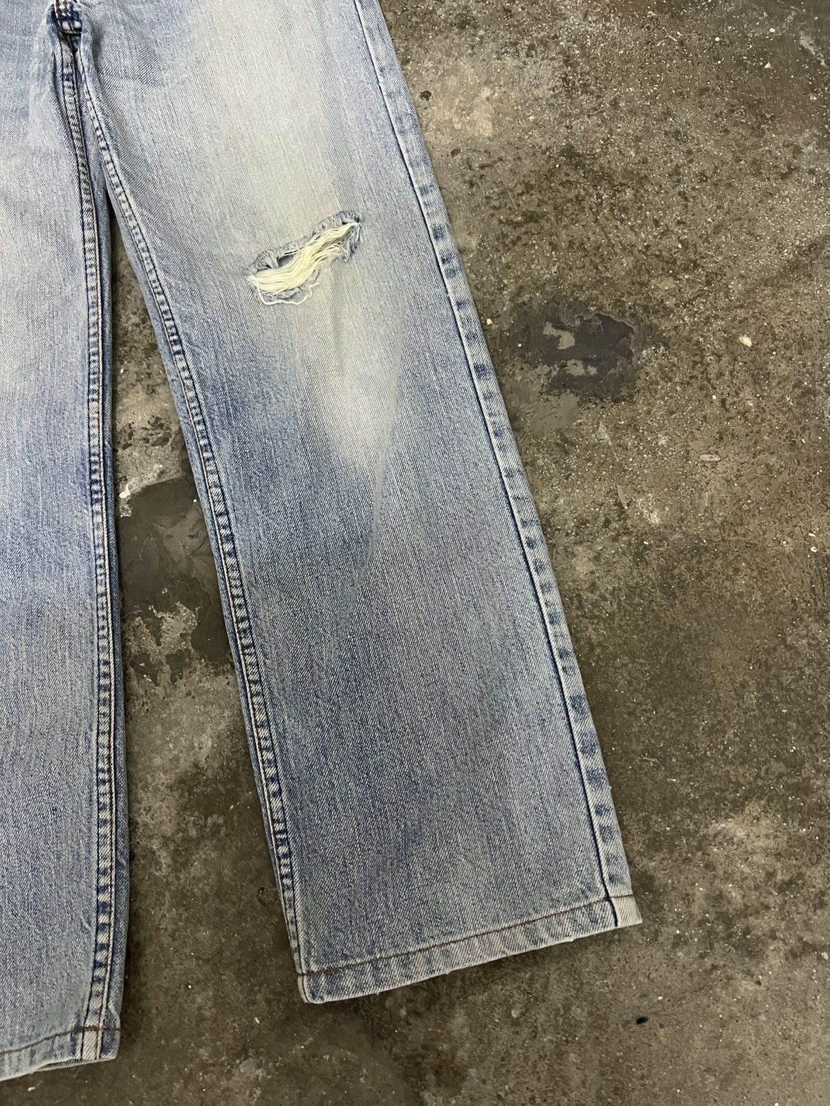 Levi's Vintage Levis Distressed Jean Size US 30 / EU 46 - 4 Thumbnail