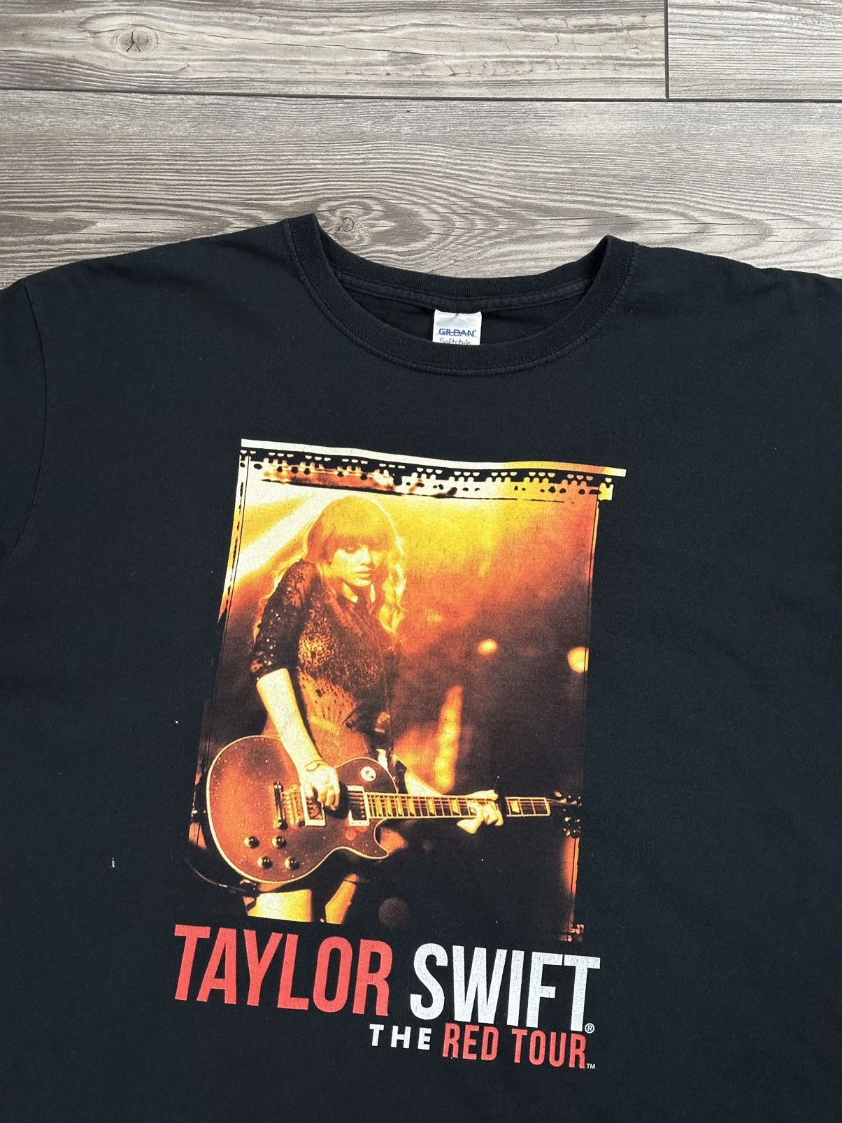 Band Tees × Gildan Taylor Swift The Red Tour T Shirt Size US XL / EU 56 / 4 - 3 Thumbnail