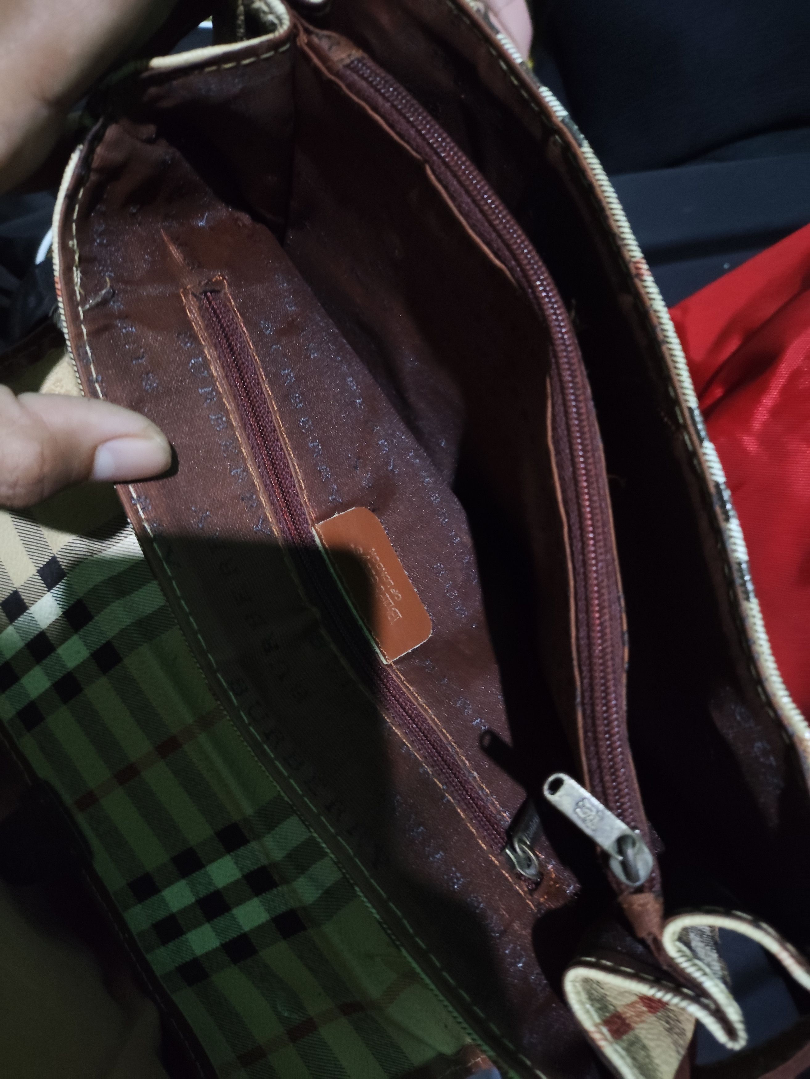 Burberry BURBERRY'S KELLY VTG Size ONE SIZE - 8 Thumbnail