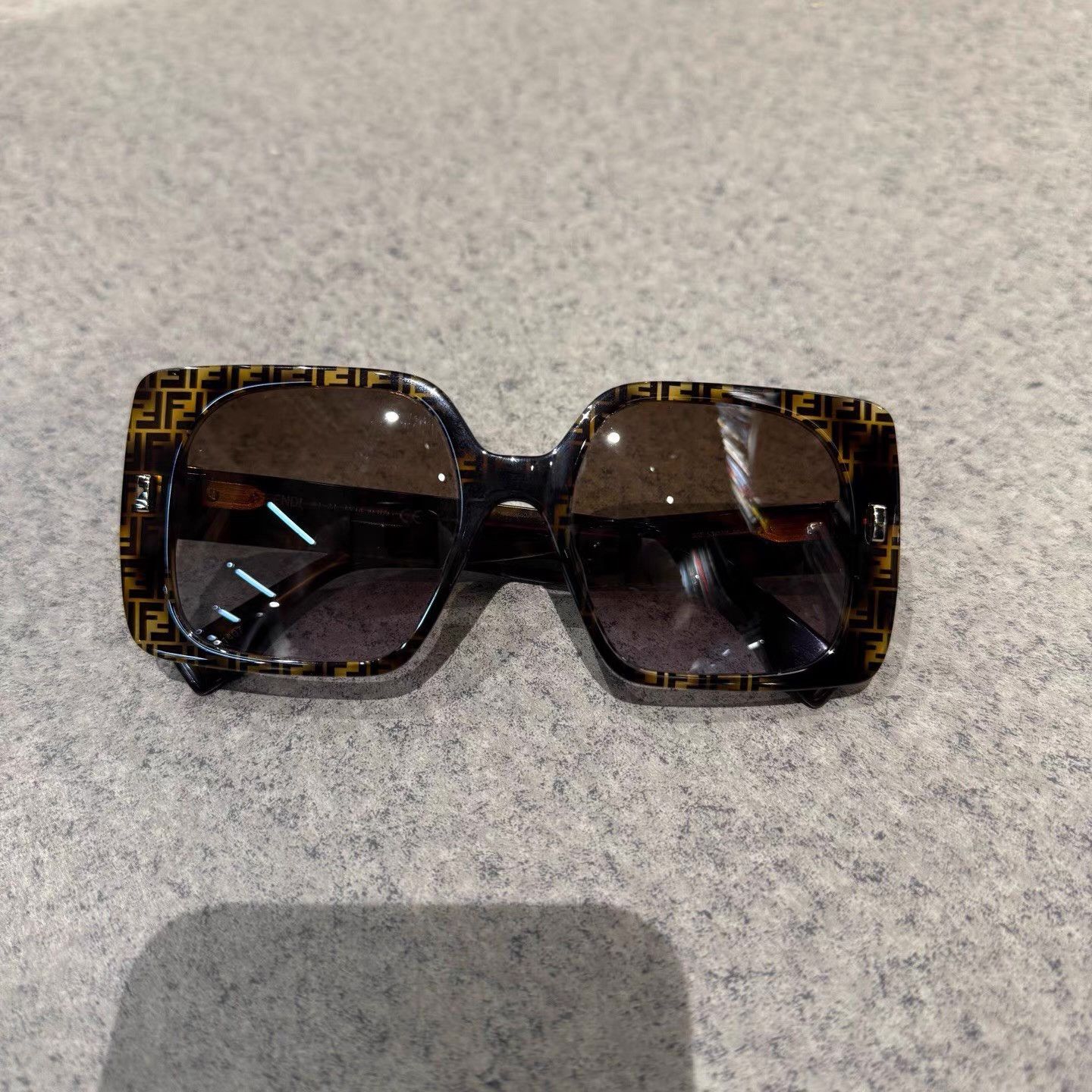 Fendi FENDI Roma Series Tortoiseshell Sunglasses Q10 Size ONE SIZE - 1 Thumbnail