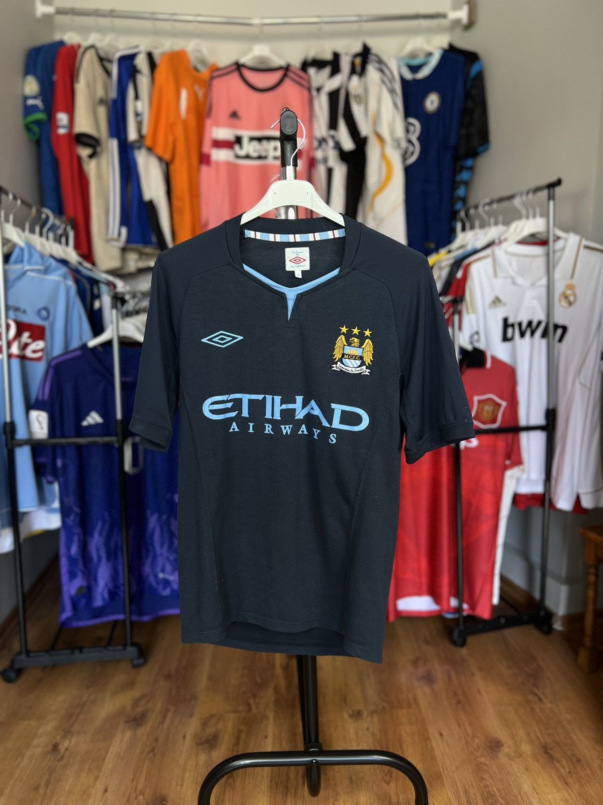 Umbro Soccer Jersey Umbro Manchester City 2010/11 David Silva #21 Size US S / EU 44-46 / 1 - 2 Thumbnail