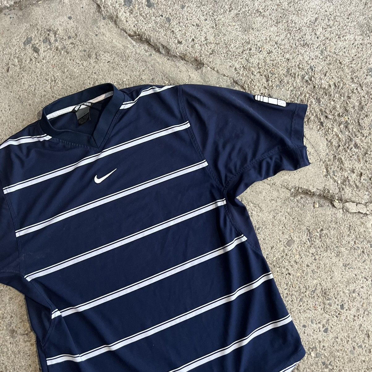 Nike × Vintage 90s Nike Central Swoosh Vintage Y2K Retro Tee T-Shirt Size US S / EU 44-46 / 1 - 4 Thumbnail