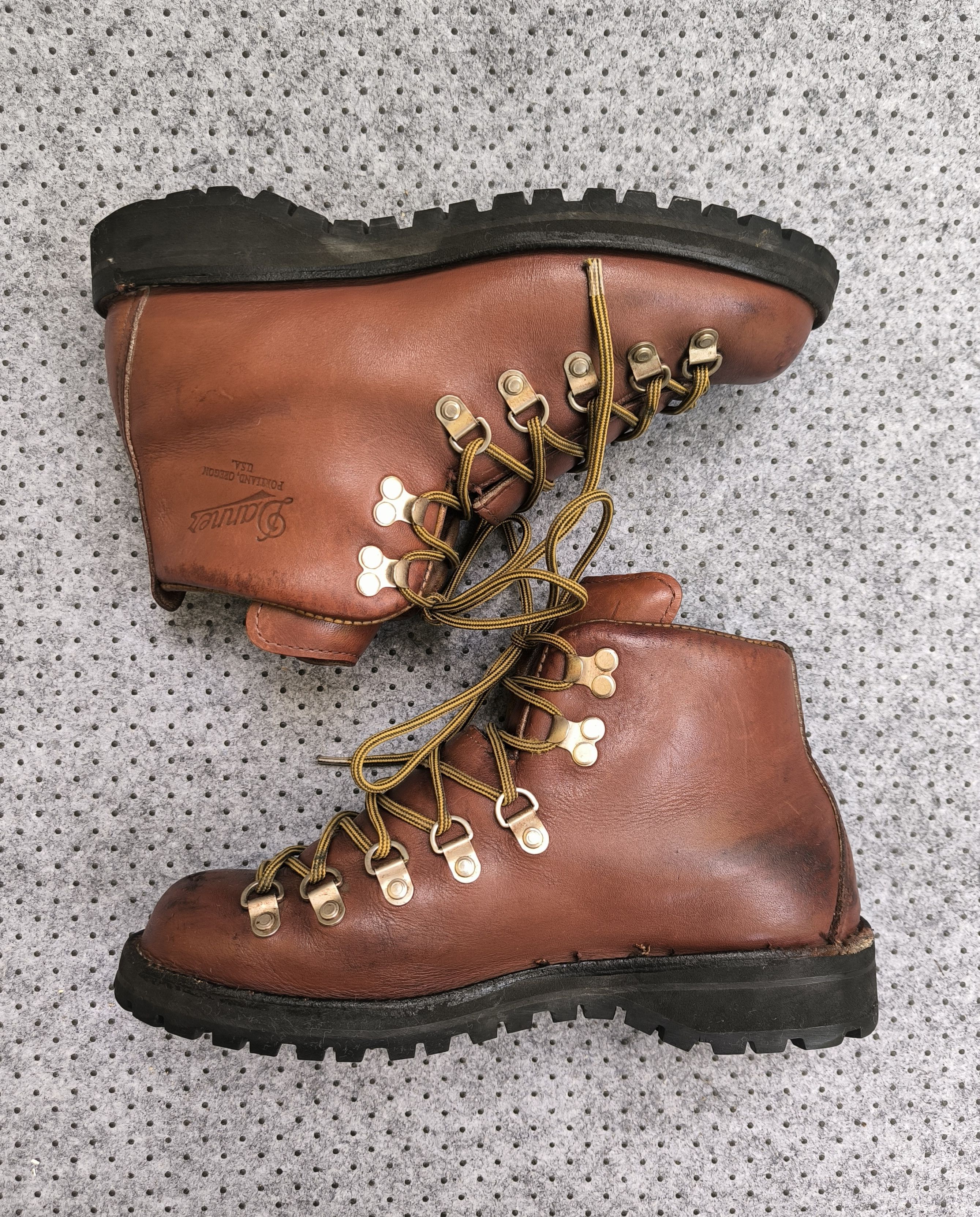 Danner DANNER Mountain Light hiking boot Size US 7 / EU 40 - 1 Thumbnail