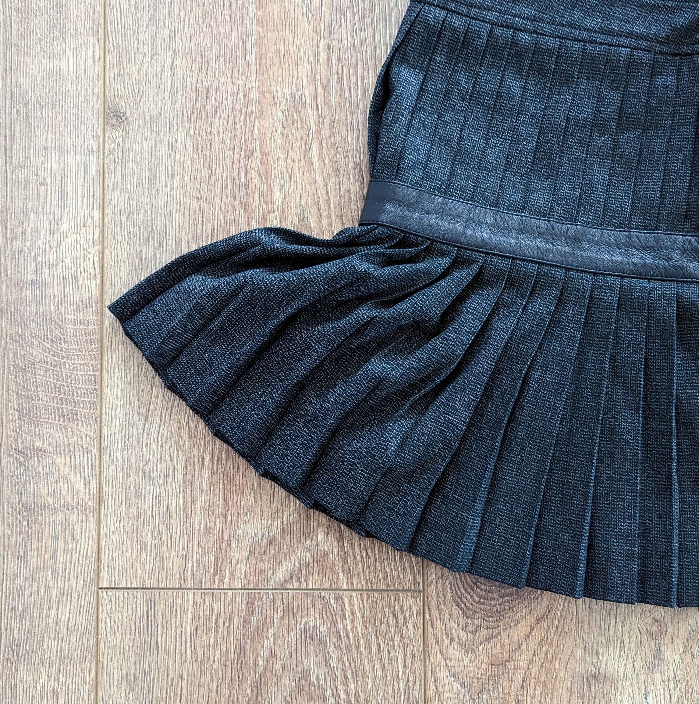 Dolce & Gabbana Dolce & Gabbana Mini Skirt Leather Applic 38 M Made In Italy Size 26" / US 2 / IT 38 - 5 Thumbnail