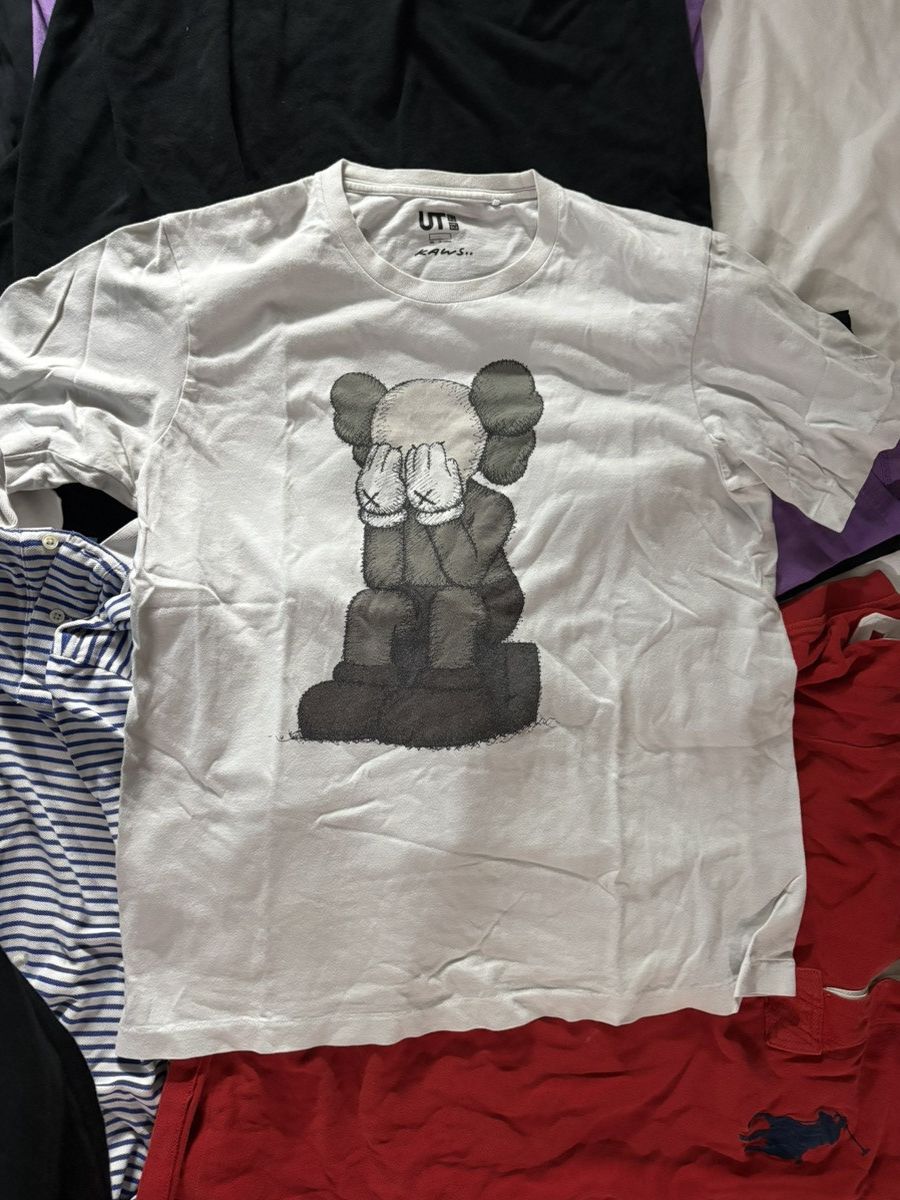 Kaws × Uniqlo KAWS SHIRT Size US M / EU 48-50 / 2 - 1 Thumbnail