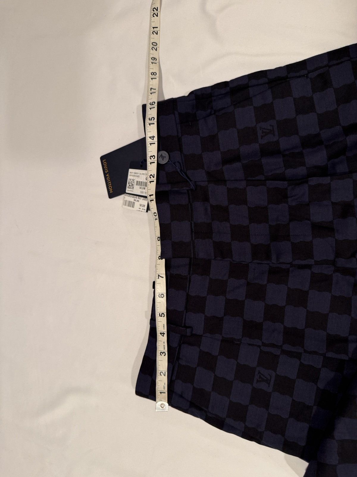 Louis Vuitton Louis vuitton mens shorts 48/32. $1490 Size US 32 / EU 48 - 7 Thumbnail