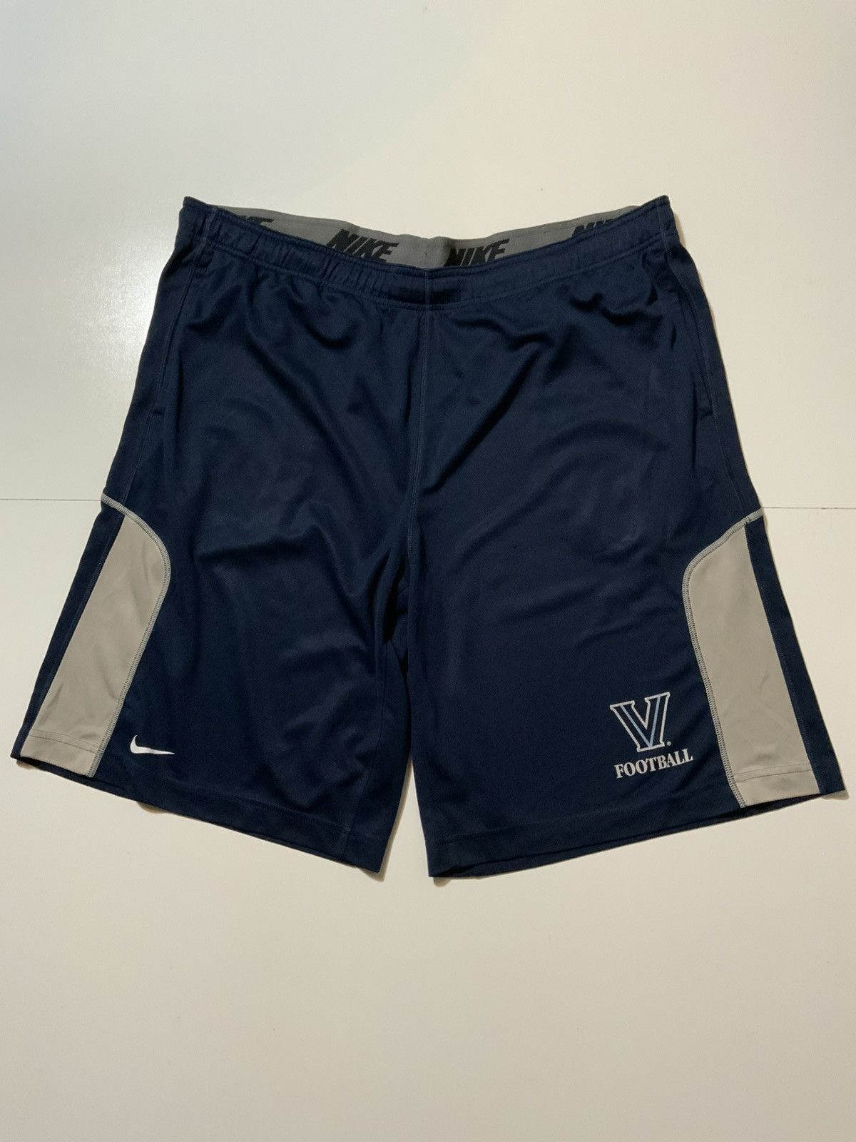 NCAA × Nike Nike Dri Fit Villanova Wildcats Football Training Shorts Size US 42 / EU 58 - 1 Thumbnail