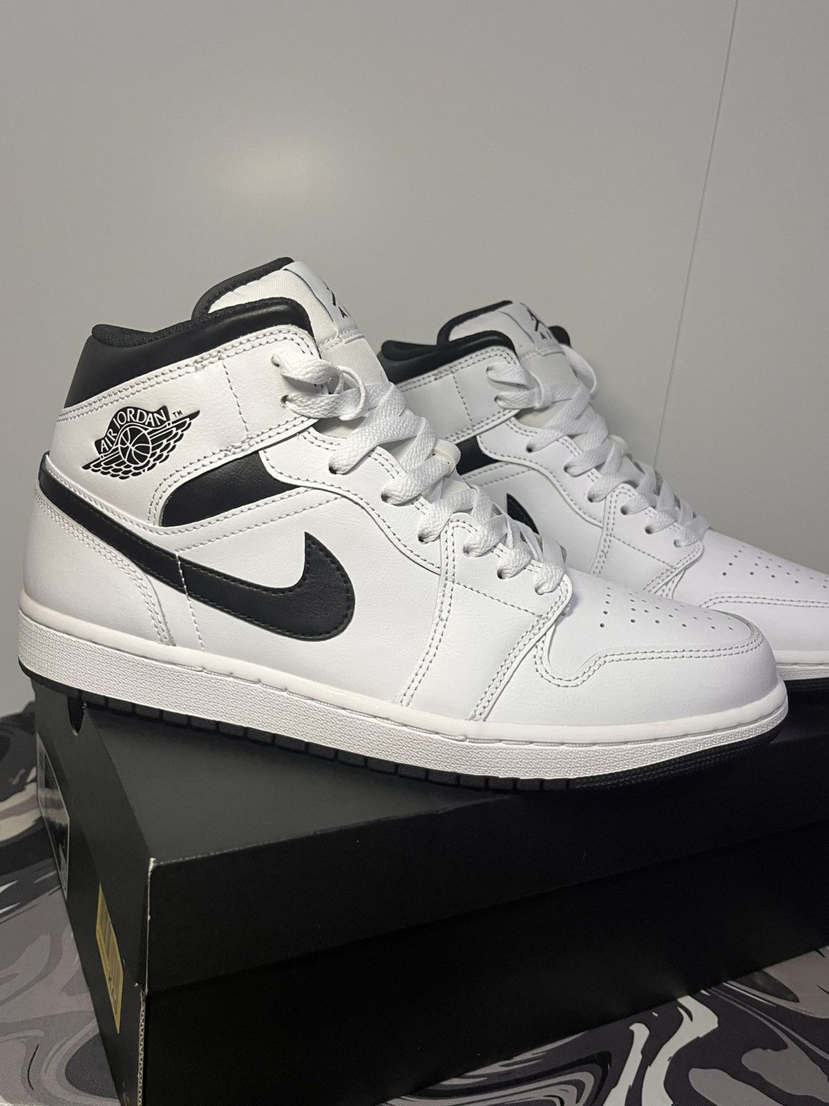 Jordan Brand Air Jordan 1 mid “white Black” Size US 10 / EU 43 - 1 Thumbnail