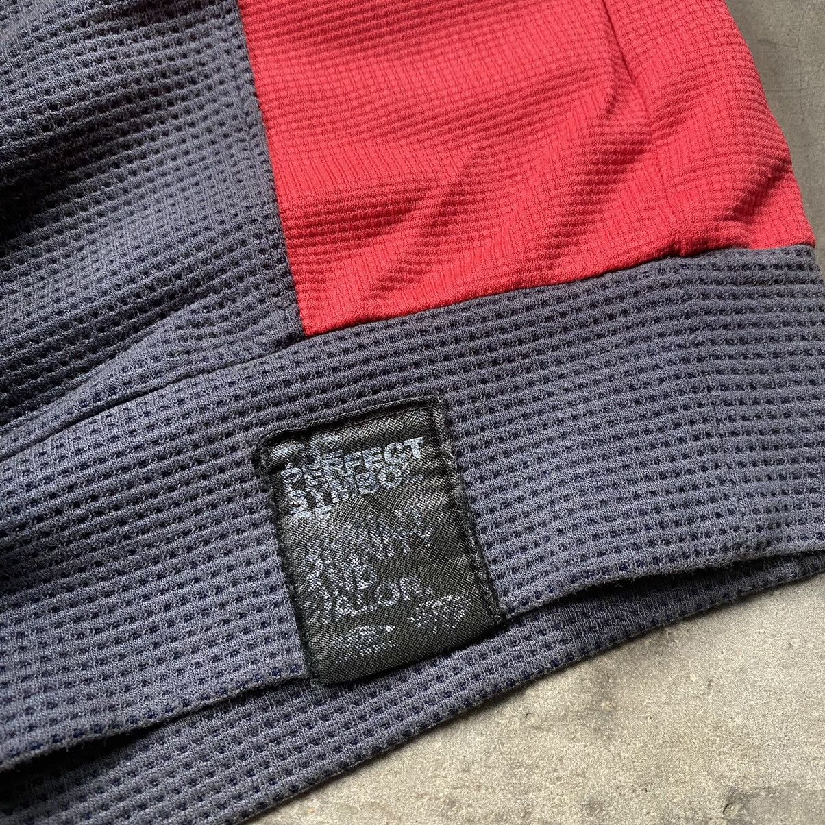 Umbro × Vintage Rare 90s Umbro Descente Japan Distressed Crewneck Size US L / EU 52-54 / 3 - 6 Thumbnail