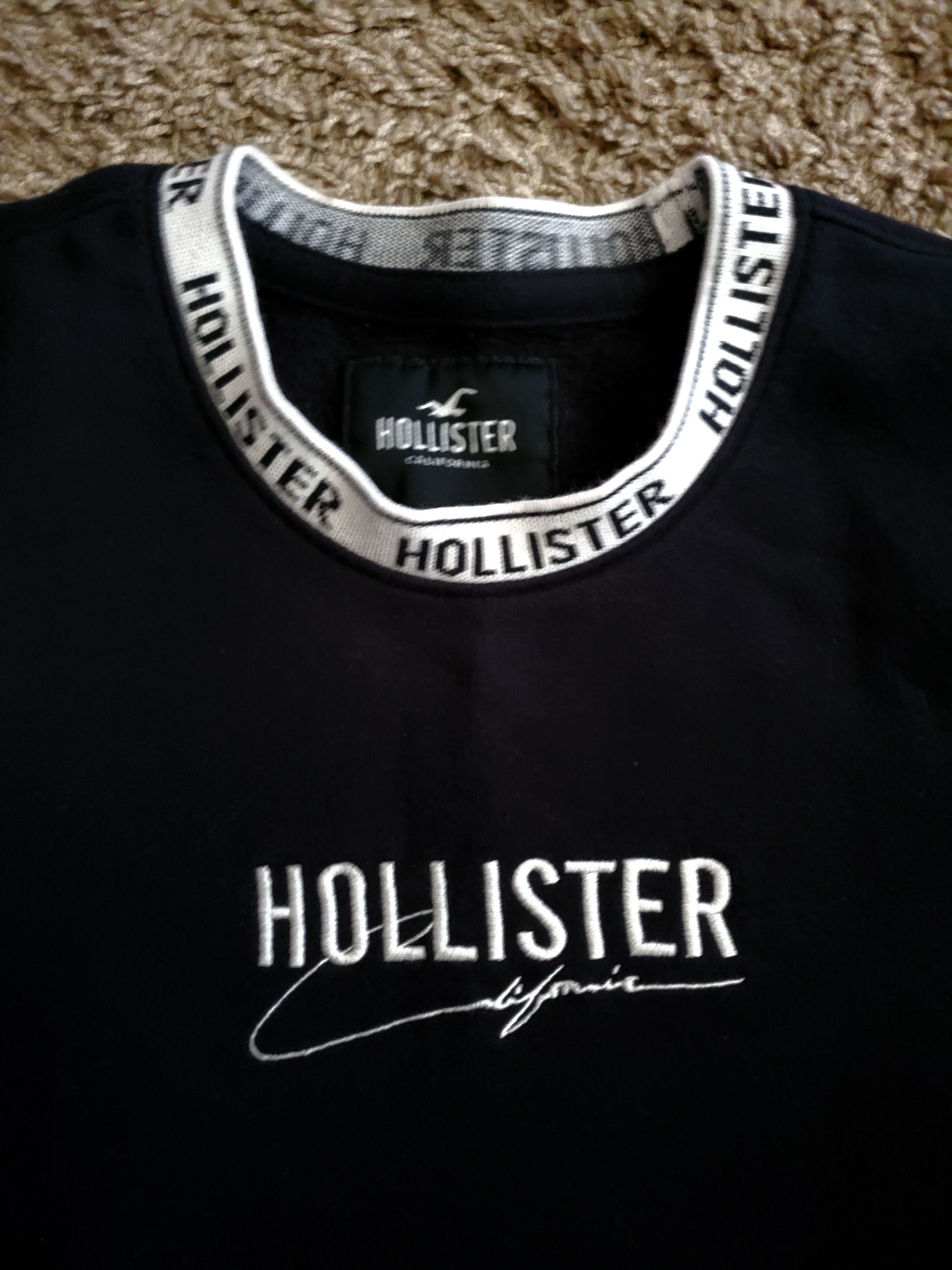 Hollister Black + White Hollister Crewneck Pullover (size M) Size US M / EU 48-50 / 2 - 3 Thumbnail