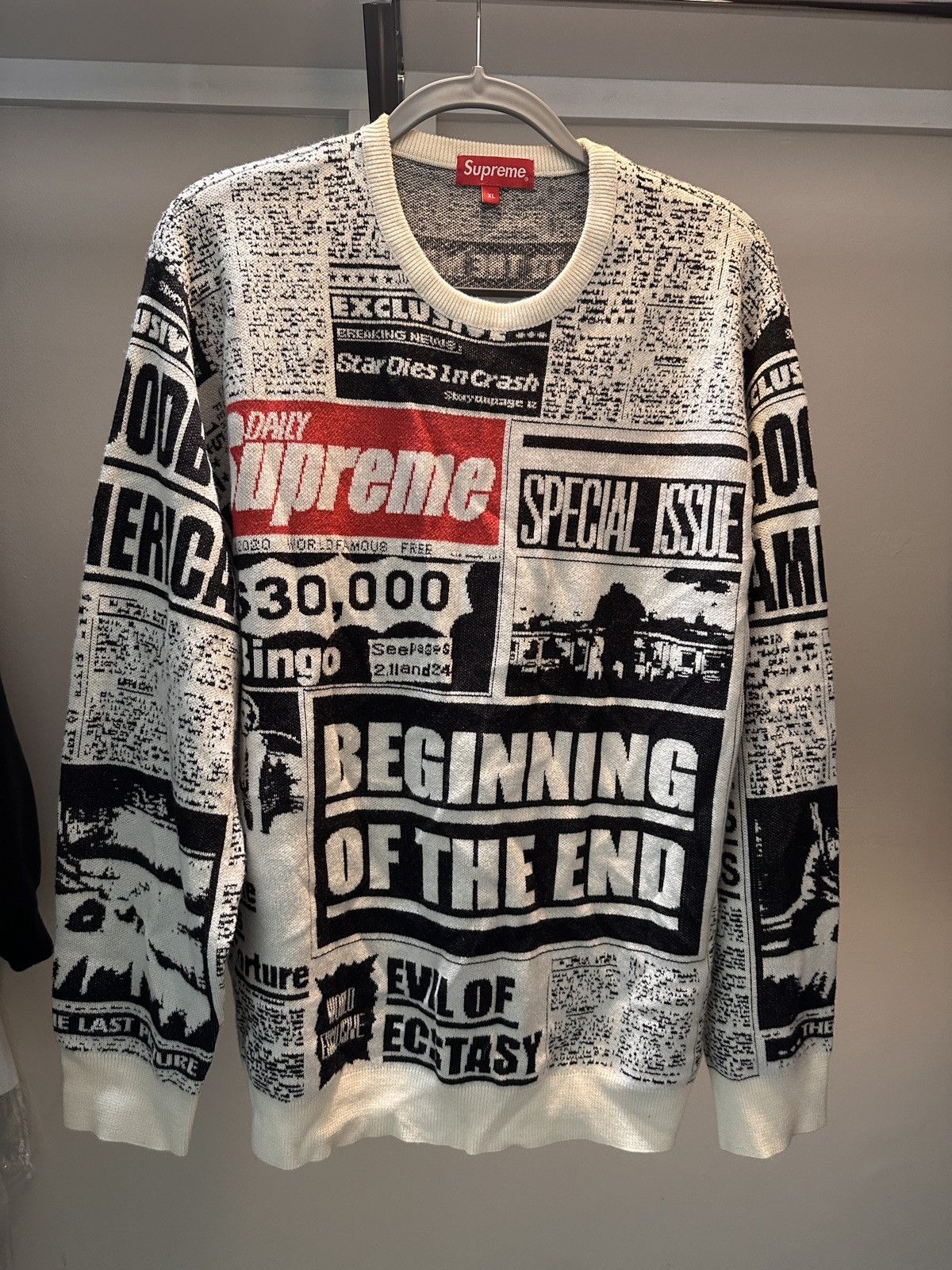 supreme newsprint sweater-