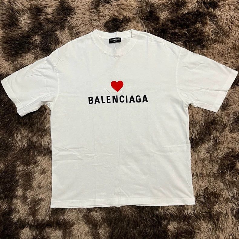 Balenciaga Balenciaga Heart Embroidered Valentine's Day Limited Short Size US S / EU 44-46 / 1 - 1 Thumbnail