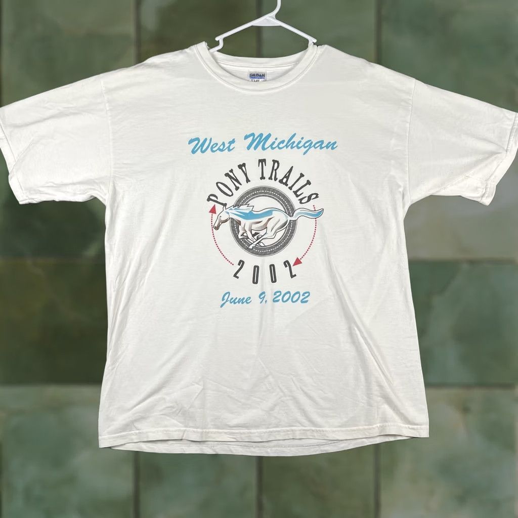 Gildan VINTAGE Mustang Pony Trails Shirt Mens XL White 2002 Car Club West Michigan Graphic Print Mustang Horse 00s Cars Mens XL White Size US XL / EU 56 / 4 - 1 Thumbnail