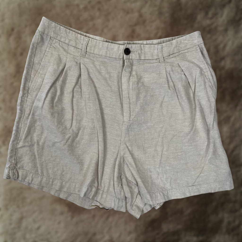 Gap Gap High Rise Pleated Linen Shorts Womens 18 Beige Chino Relaxed Casual Linen Blend Viscose 55/45 Summer 4.5in Inseam Women Size 40" / US 18 - 1 Thumbnail