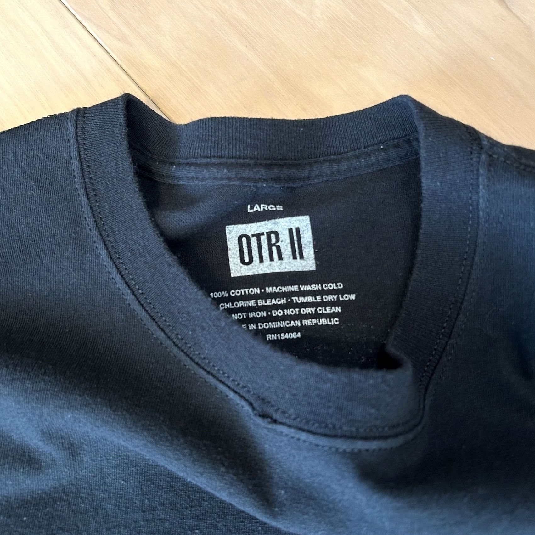 Vintage Jay-Z x Beyonce OTR 2 Tour Black Short Sleeve Tee Size Large Size US 33 - 4 Thumbnail