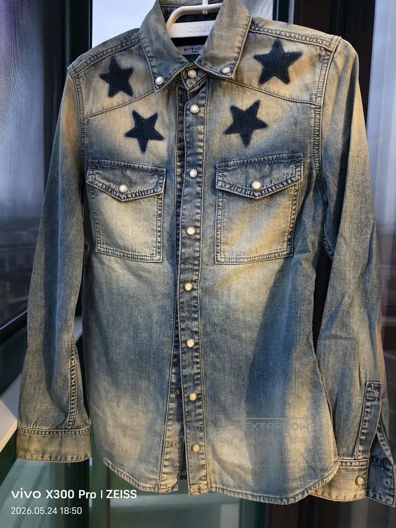 Givenchy Givenchy Starry Denim Shirt Size XS / US 0-2 / IT 36-38 - 1 Thumbnail