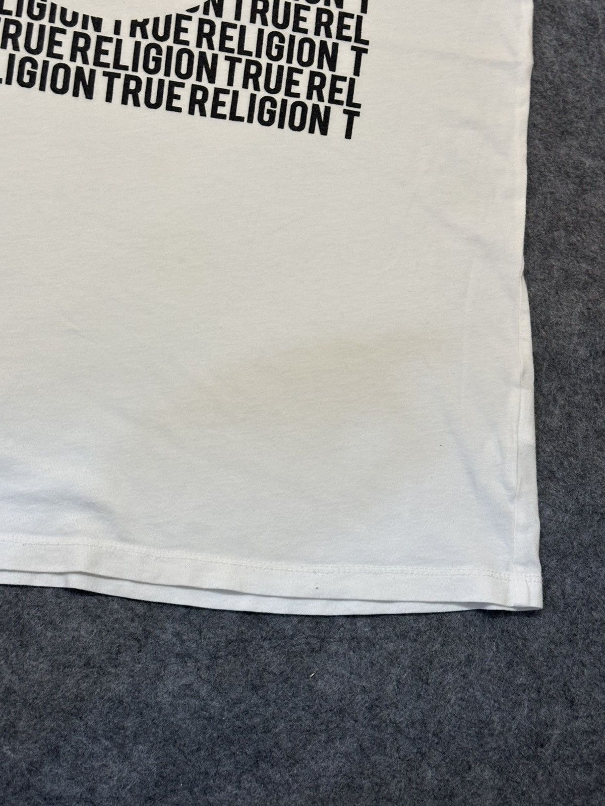 True Religion True Religion Script Tee featuring a graphic horseshoe logo. Size US S / EU 44-46 / 1 - 7 Thumbnail