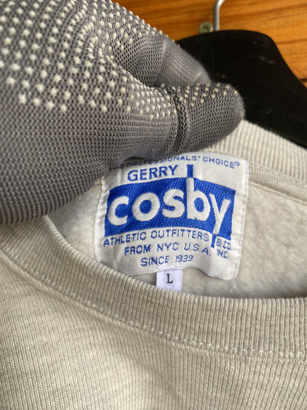 Vintage Vintage Cosby Freak’s Store Beige Sweatshirt Big Logo Size US L / EU 52-54 / 3 - 7 Thumbnail