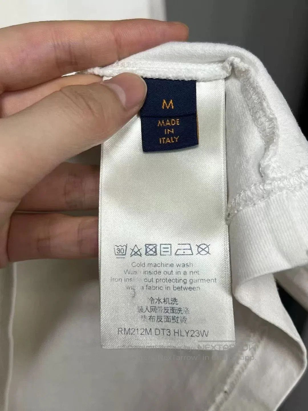 Louis Vuitton LV Embossed Logo Long-Sleeve. Size US M / EU 48-50 / 2 - 3 Thumbnail