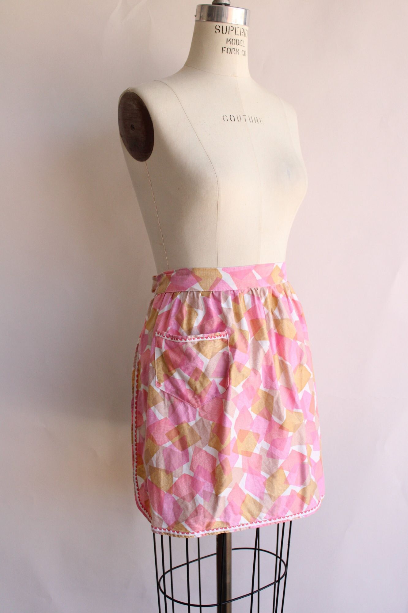 Vintage Vintage 1960s Apron With Pocket, Pink and Yellow Geometric P Size ONE SIZE - 7 Thumbnail