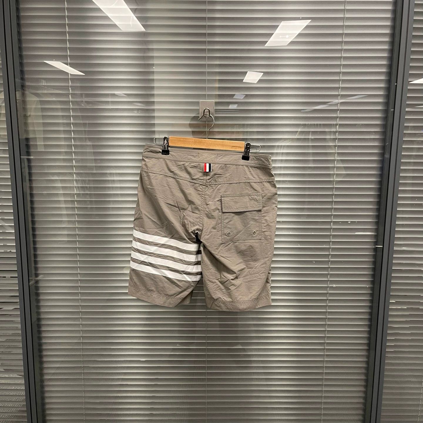 Thom Browne Thom Browne Khaki 4-bar Beach Short Size 1 Size US 30 / EU 46 - 2 Thumbnail