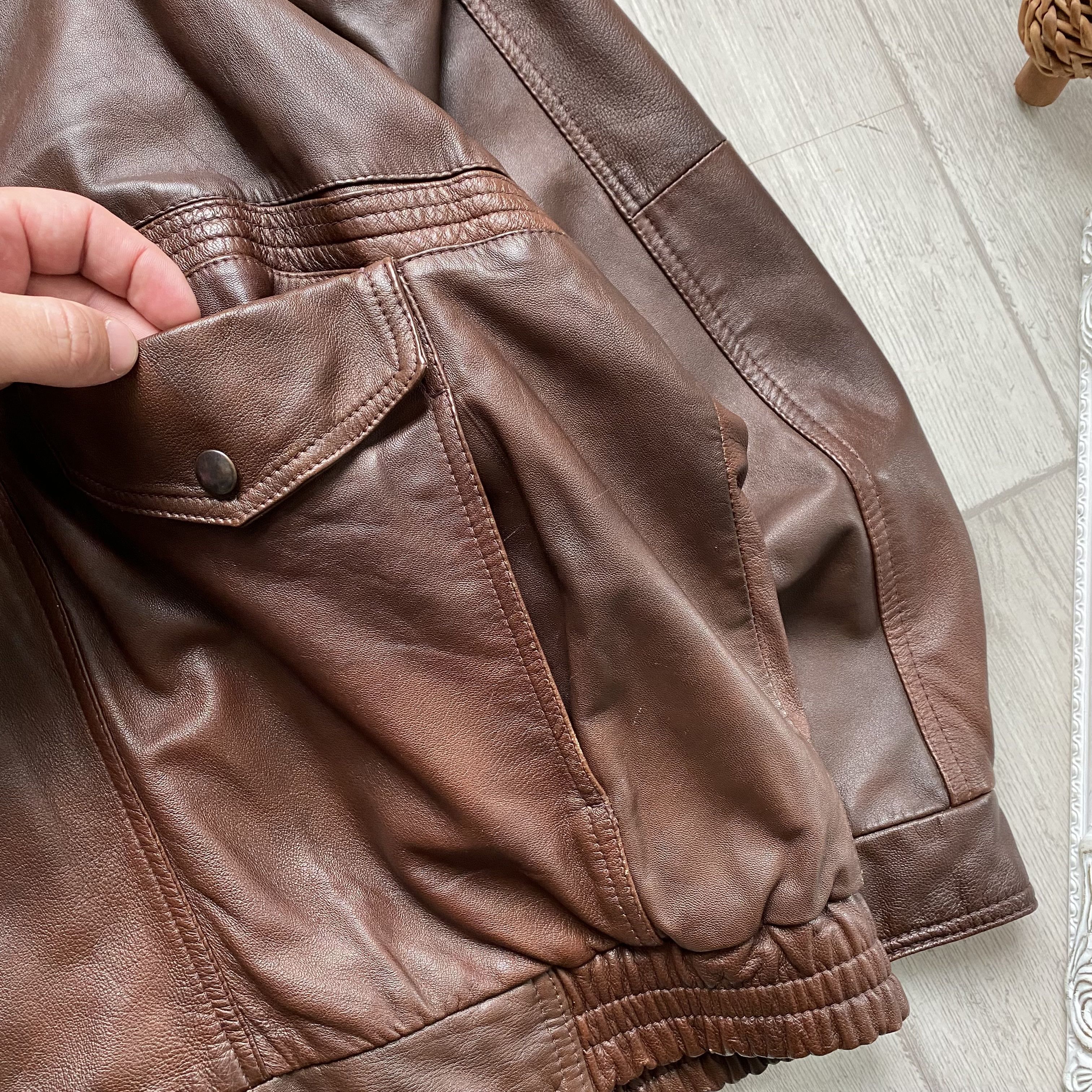 Vintage Vintage 90s Brown leather bomber Boxy Baggy jacket Size US M / EU 48-50 / 2 - 7 Thumbnail