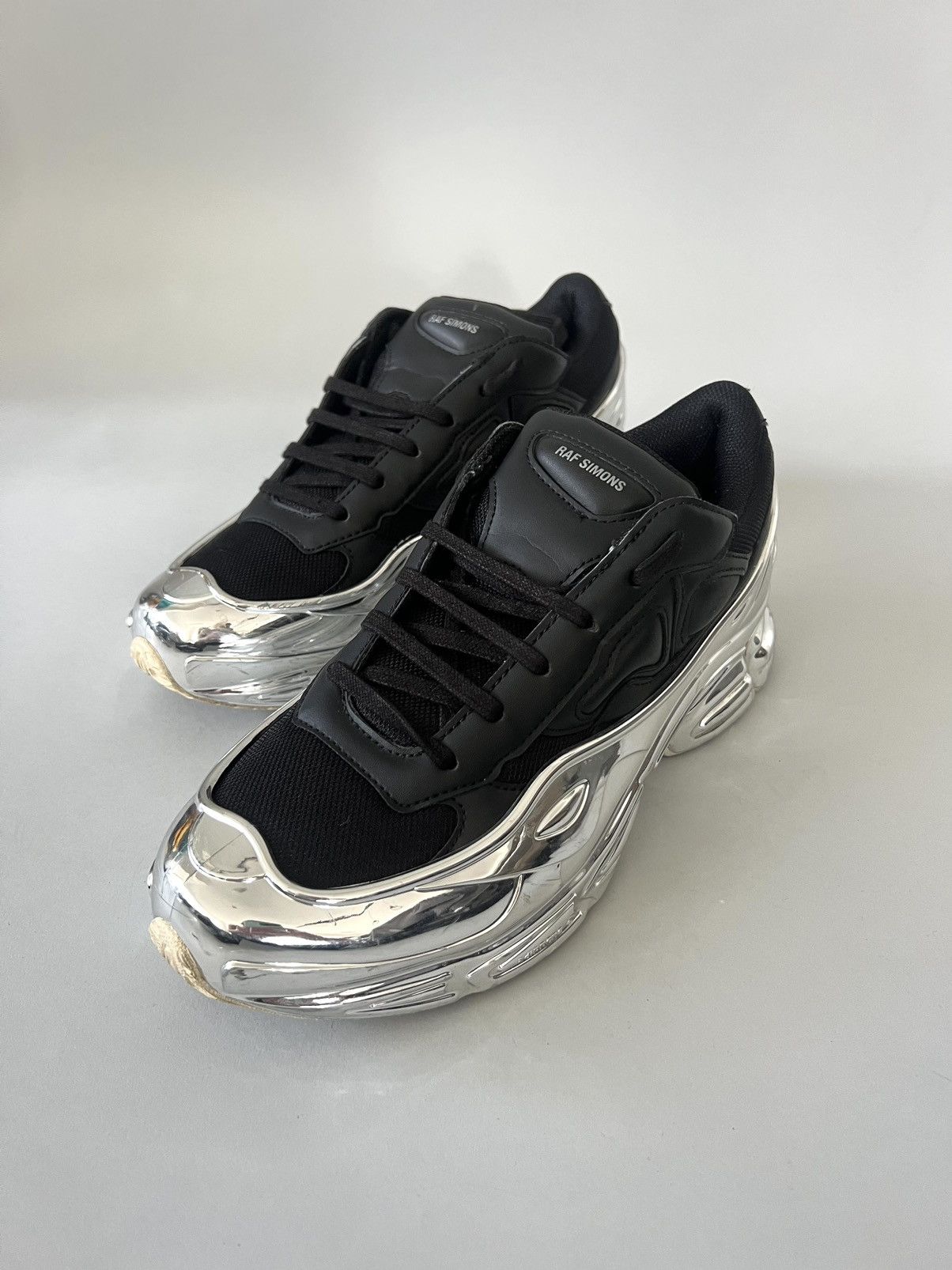Raf Simons Raf Simons Ozweego Black Silver Metallic Size US 7 / EU 40 - 1 Thumbnail