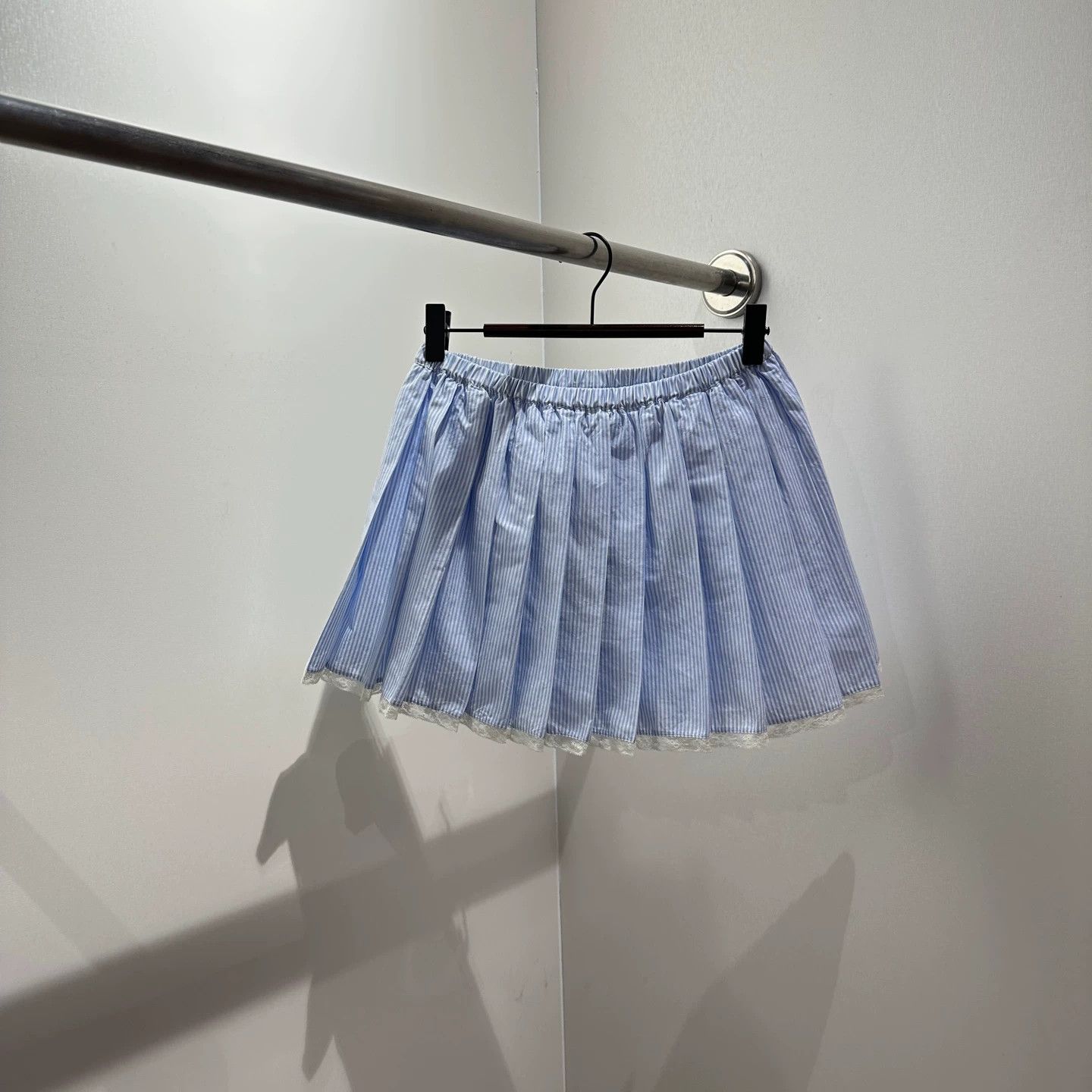 Miu Miu MIU MIU striped logo pleated cotton skirt 36 Size 25" / US 0 / IT 36 - 2 Thumbnail