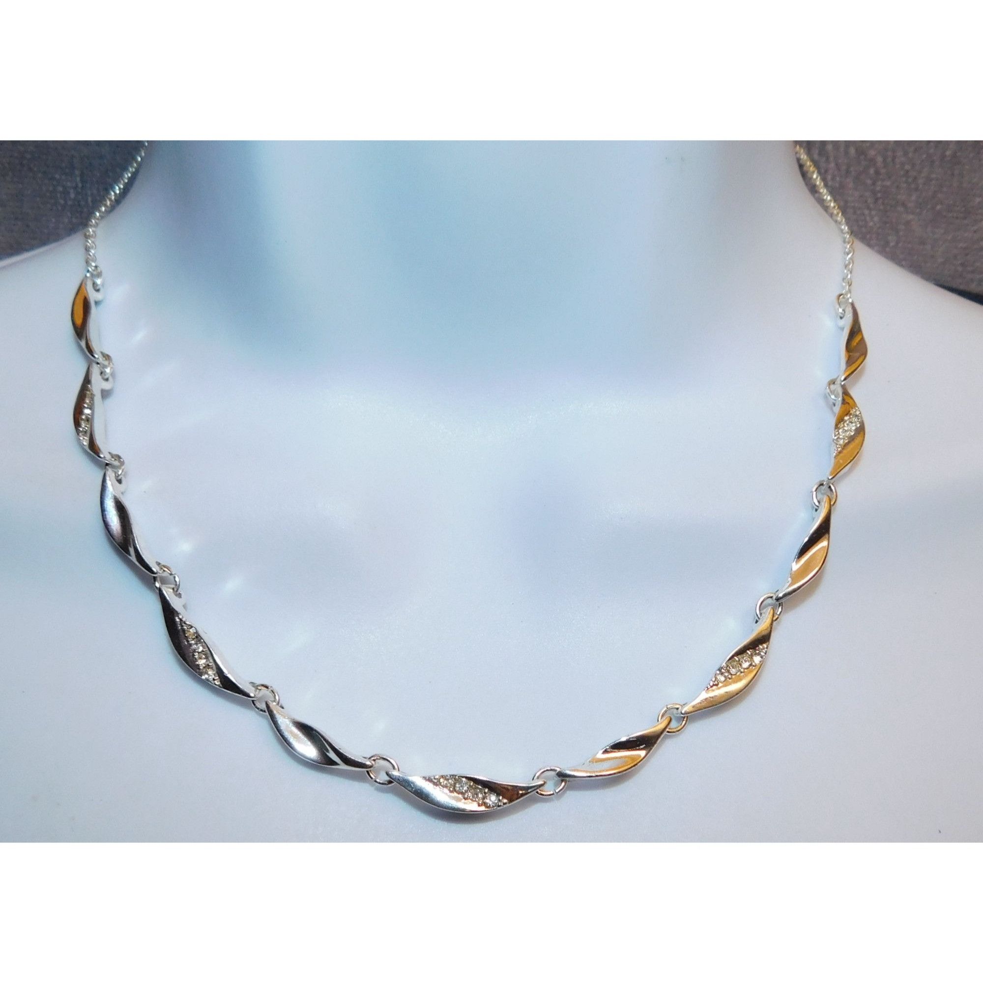 Other Rhinestone Twisted Leaf Link Necklace With Rhinestone Accent Size ONE SIZE - 1 Thumbnail