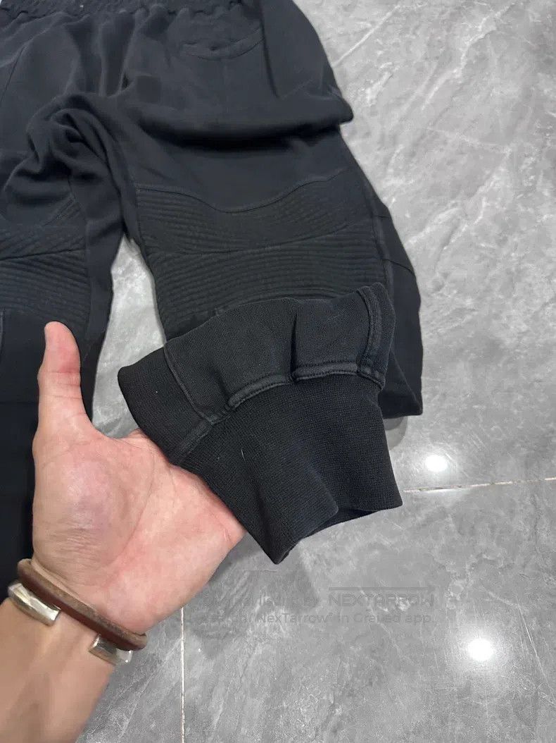 Haider Ackermann Haider Ackermann size L Black Pleated Tapered Pants Size US 26 / EU 42 - 8 Thumbnail