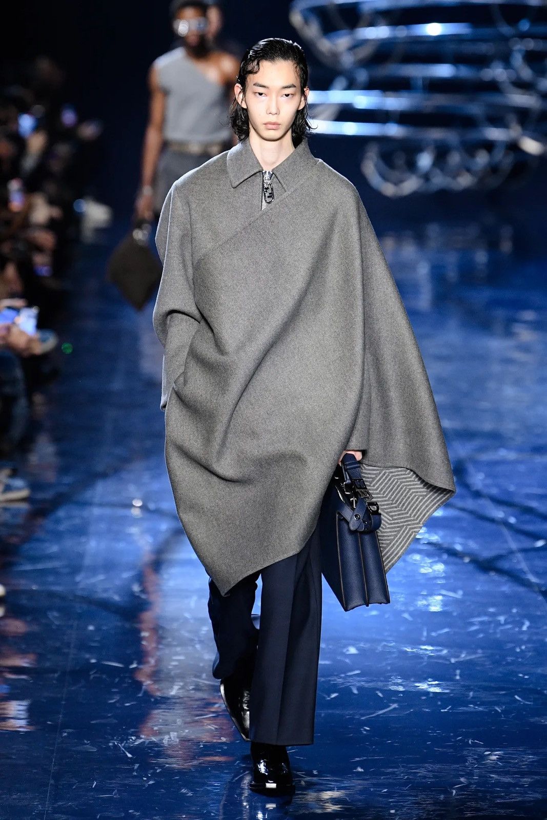 Fendi Fendi Runway Wool Coat with Cape Design Size US L / EU 52-54 / 3 - 3 Thumbnail