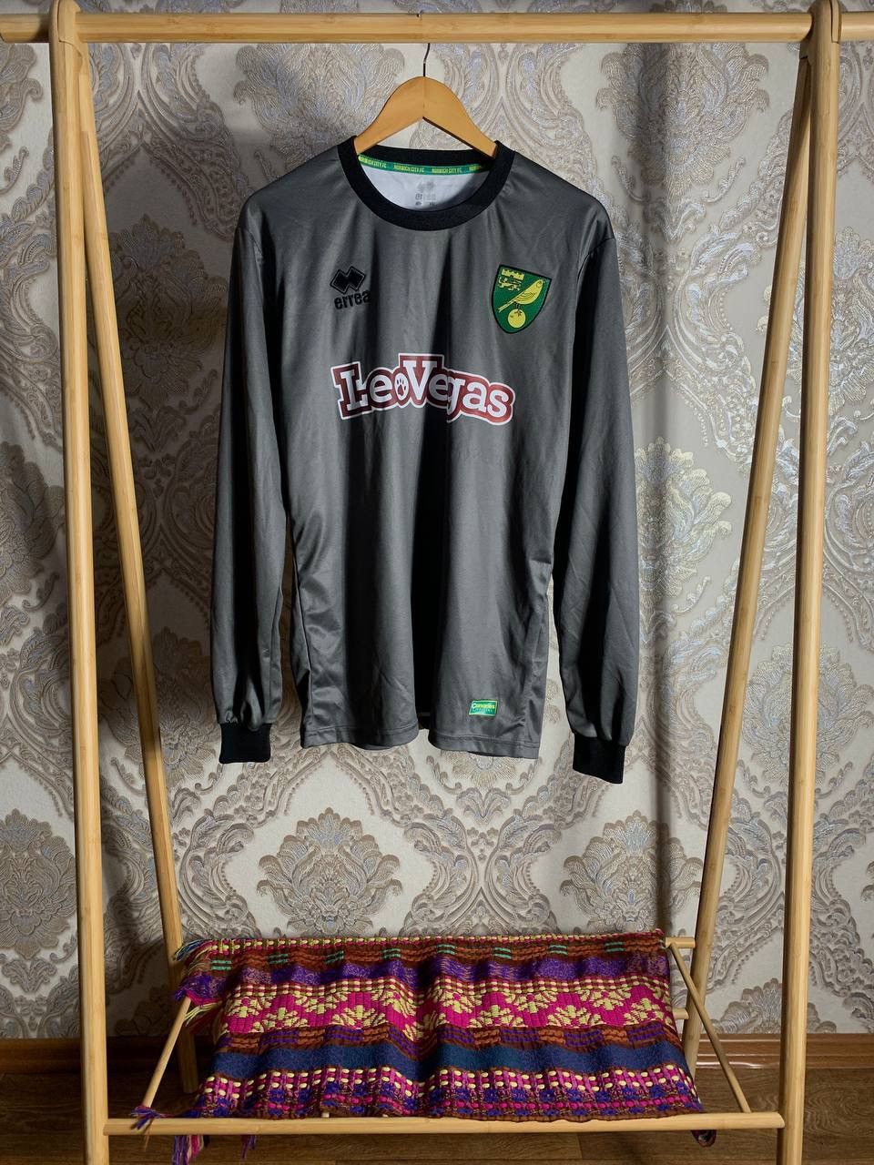 Errea × Vintage VERY RARE ERREA FC NORWICH CITY ENGLAN SOCCER JERSEY Y2K 90s Size US XL / EU 56 / 4 - 1 Thumbnail