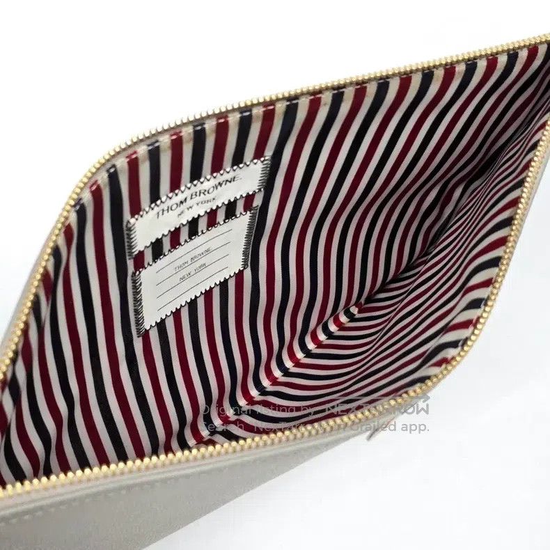 Thom Browne Thom Browne Pebble-textured clutch bag Size ONE SIZE - 6 Thumbnail