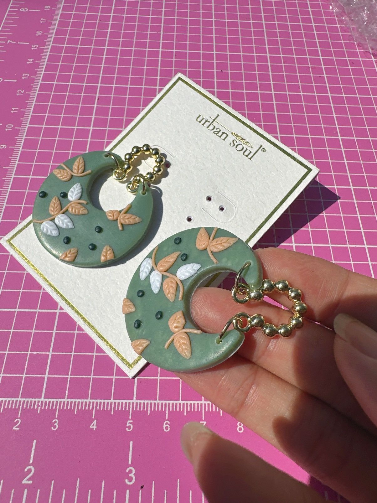 Designer Urban Soul autumn green yellow leaves circle round earrings Size ONE SIZE - 2 Thumbnail