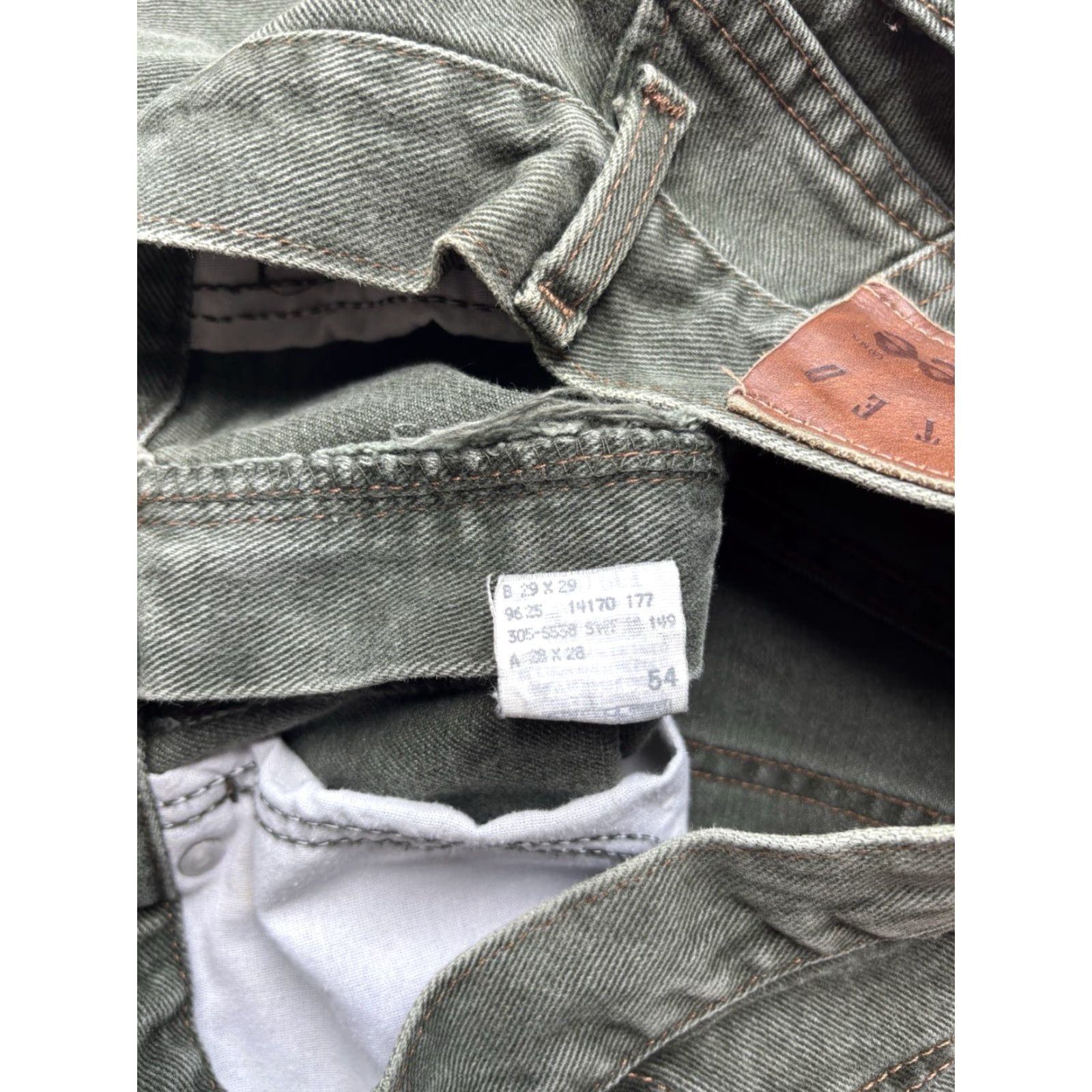 Lee VINTAGE Lee Riveted Jeans Mens 29x29 Green Jeans 5-Pocket Design, Relaxed Fit, Denim, Cotton Blend, Button Zip Closure, 1990s USA Era Men’s Size US 29 - 2 Thumbnail