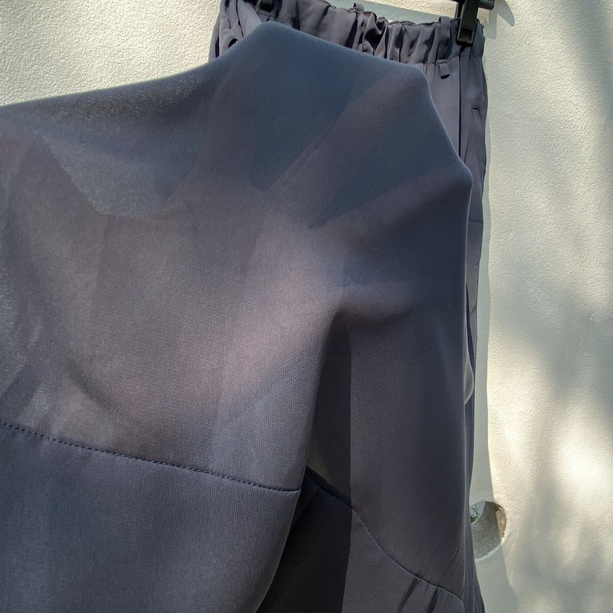 Issey Miyake ISSEY MIYAKE Dark Gray Chiffon Skort with Smocked Waist Size 27" / US 4 / IT 40 - 16 Thumbnail