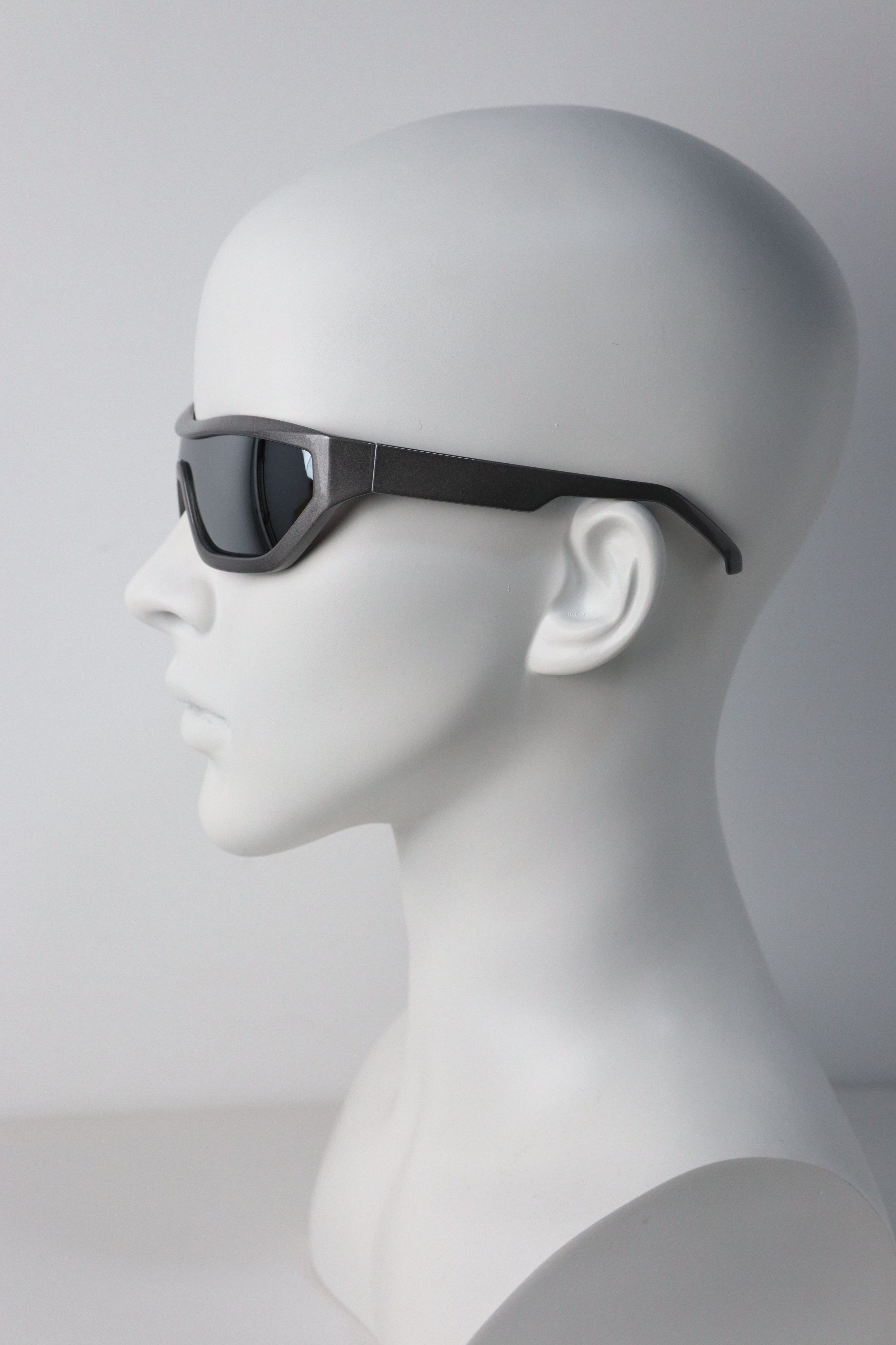 Japanese Brand Y2k Avant Garde Futuristic Rectangle Silver Sunglasses OS Size ONE SIZE - 3 Thumbnail