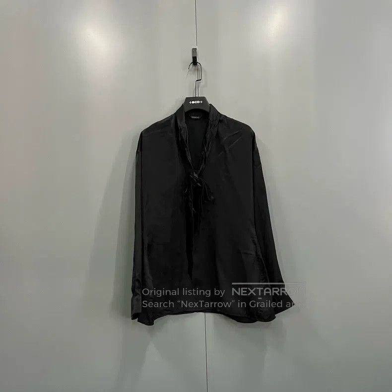 Balenciaga Balenciaga Black Letter Printed Shirt Size XS / US 0-2 / IT 36-38 - 1 Thumbnail