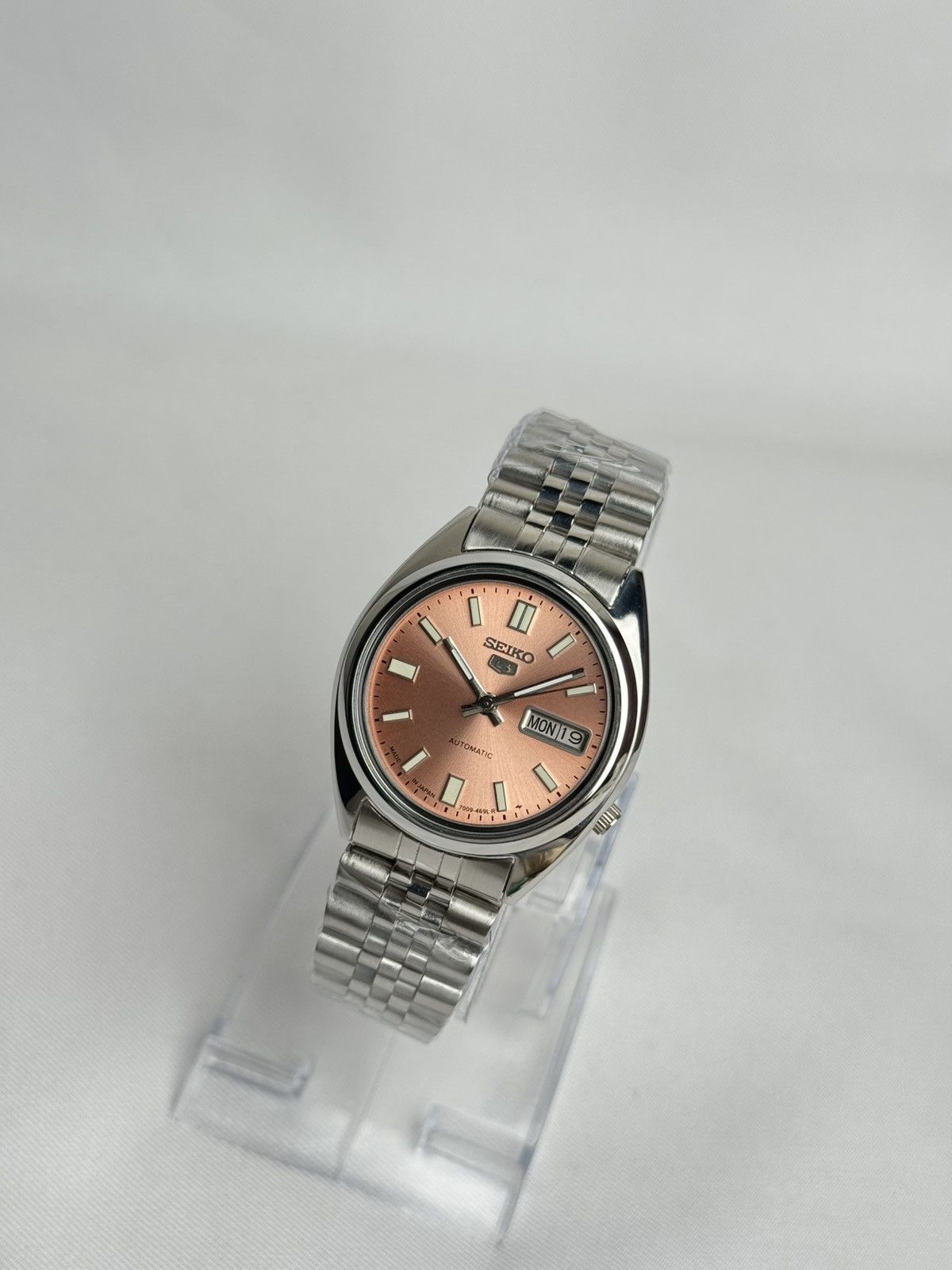 Seiko Seiko 5 7009-Japan Auto |salmon Dial | Day & Date Size 36 - 9 Thumbnail