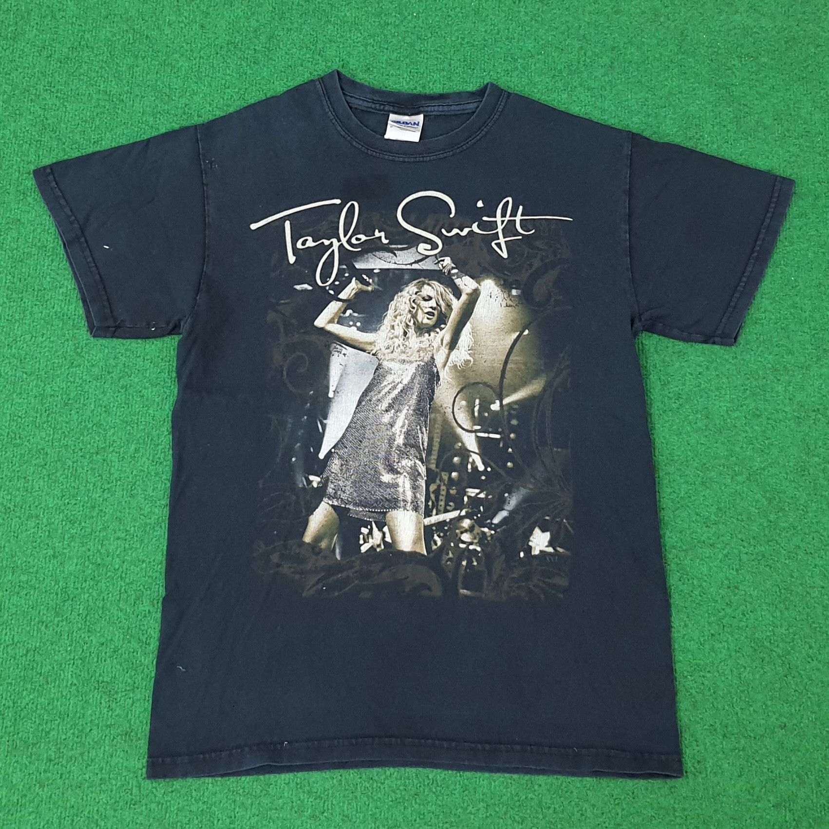 Band Tees Vintage Taylor Swift Tour Tees C249N72 Size US S / EU 44-46 / 1 - 1 Thumbnail