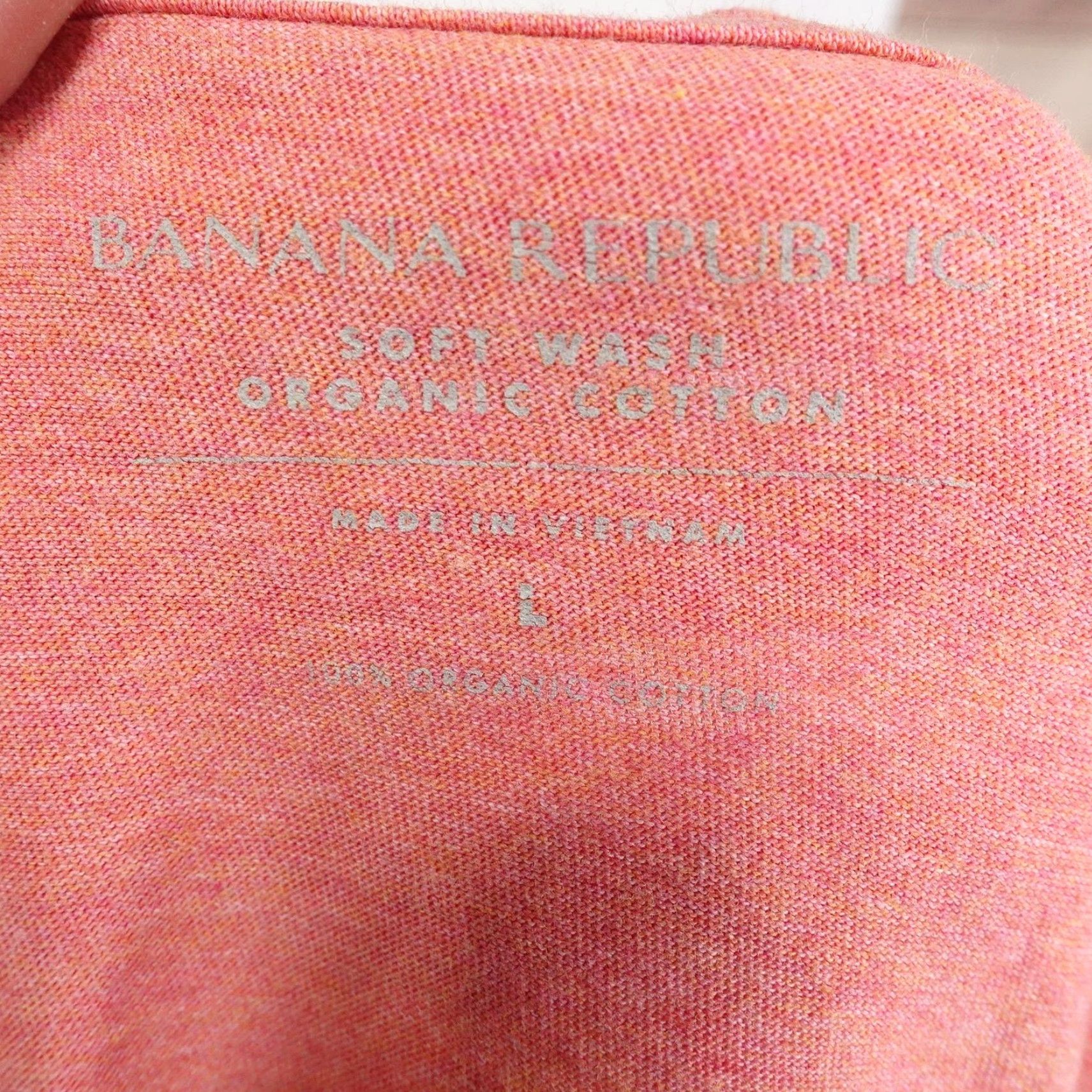 Banana Republic VINTAGE? No. Banana Republic Shirt Mens Large Heather Coral Soft Wash Organic Cotton Crewneck Size US L / EU 52-54 / 3 - 6 Thumbnail