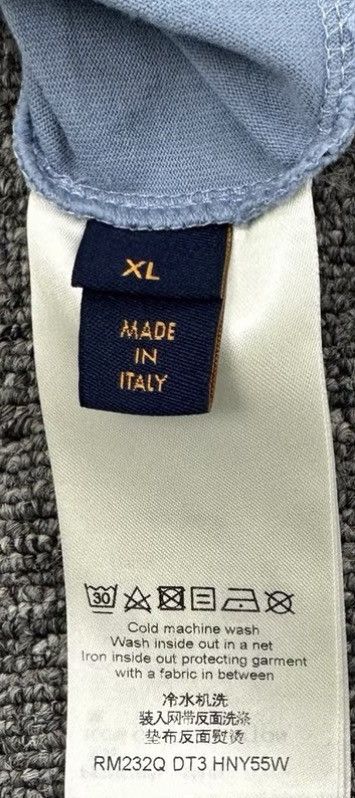 Louis Vuitton Louis Vuitton LV Blue Embossed Logo T-shirt K12 Size US XL / EU 56 / 4 - 8 Thumbnail