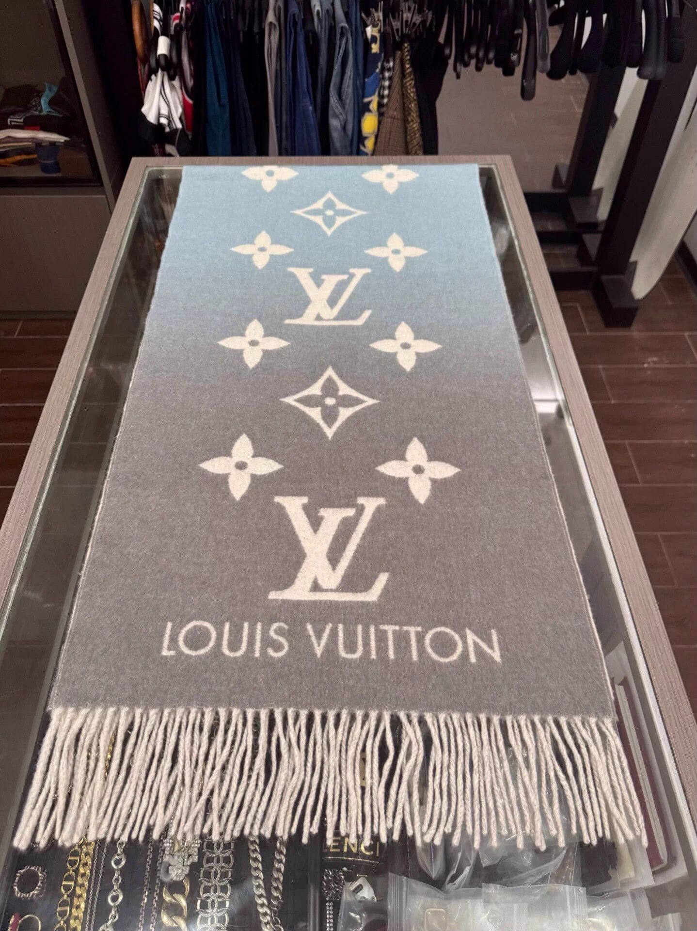 Louis Vuitton LV Reykjavik Gradient Monogram Cashmere Scarf Size ONE SIZE - 4 Thumbnail