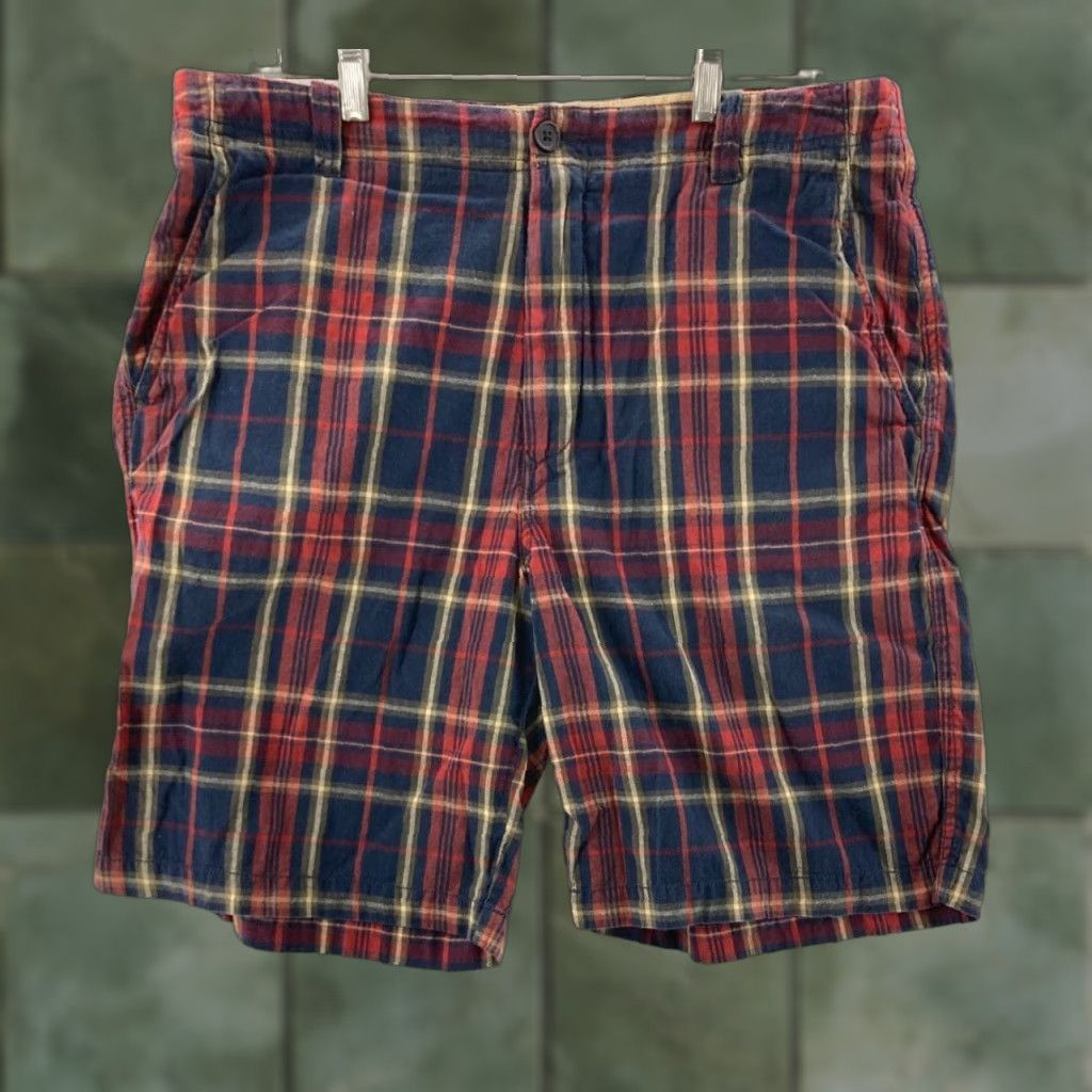 Izod Izod Shorts Mens 34 Plaid Flat Front Multicolor Size US 34 / EU 50 - 1 Thumbnail