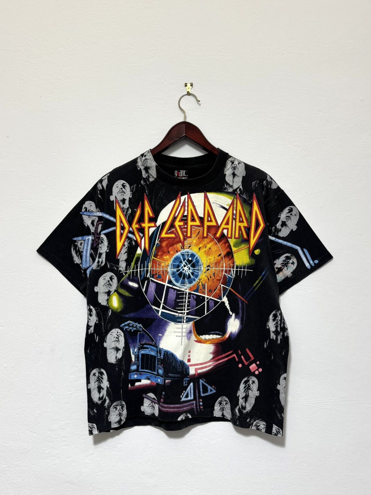 Band Tees Vintage Def Leppard 1992 All Over Print SingleStitch T-shirt Size US L / EU 52-54 / 3 - 1 Thumbnail