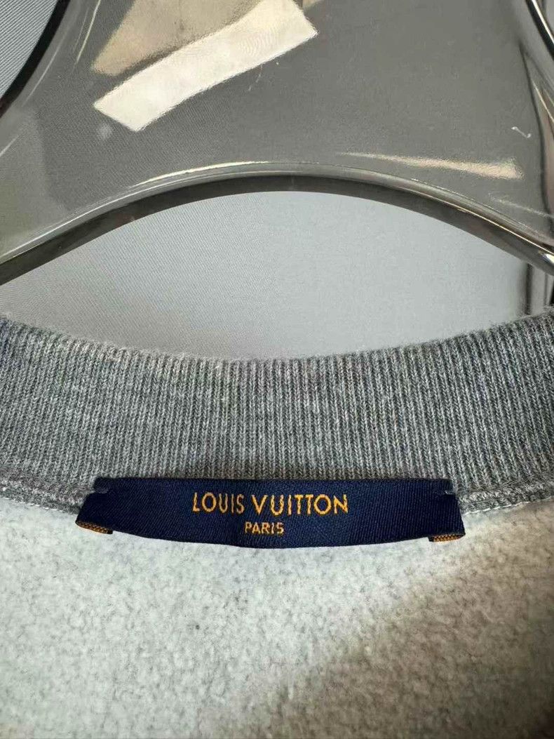 Louis Vuitton Louis Vuitton Grey Love long sleeves Size US L / EU 52-54 / 3 - 4 Thumbnail
