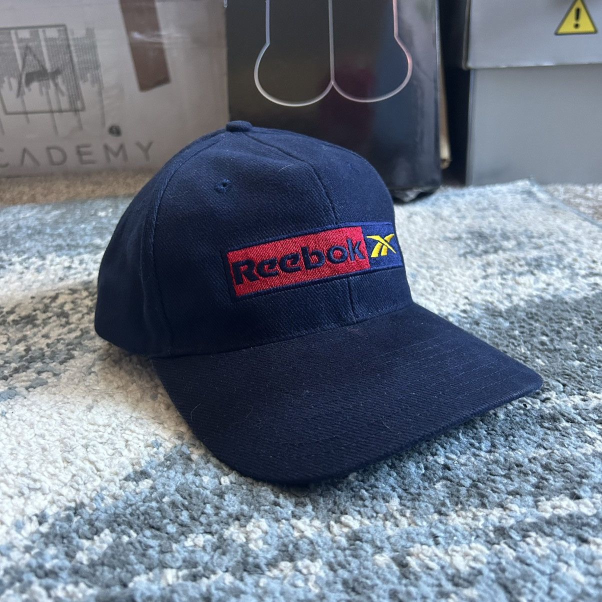 Reebok 90s Y2k Classic Vector Logo FLOCKED CANVAS SNAPBACK CAP NAVY Size ONE SIZE - 13 Thumbnail